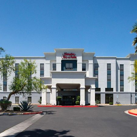 Hampton Inn & Suites Las Vegas Airport Exterior photo