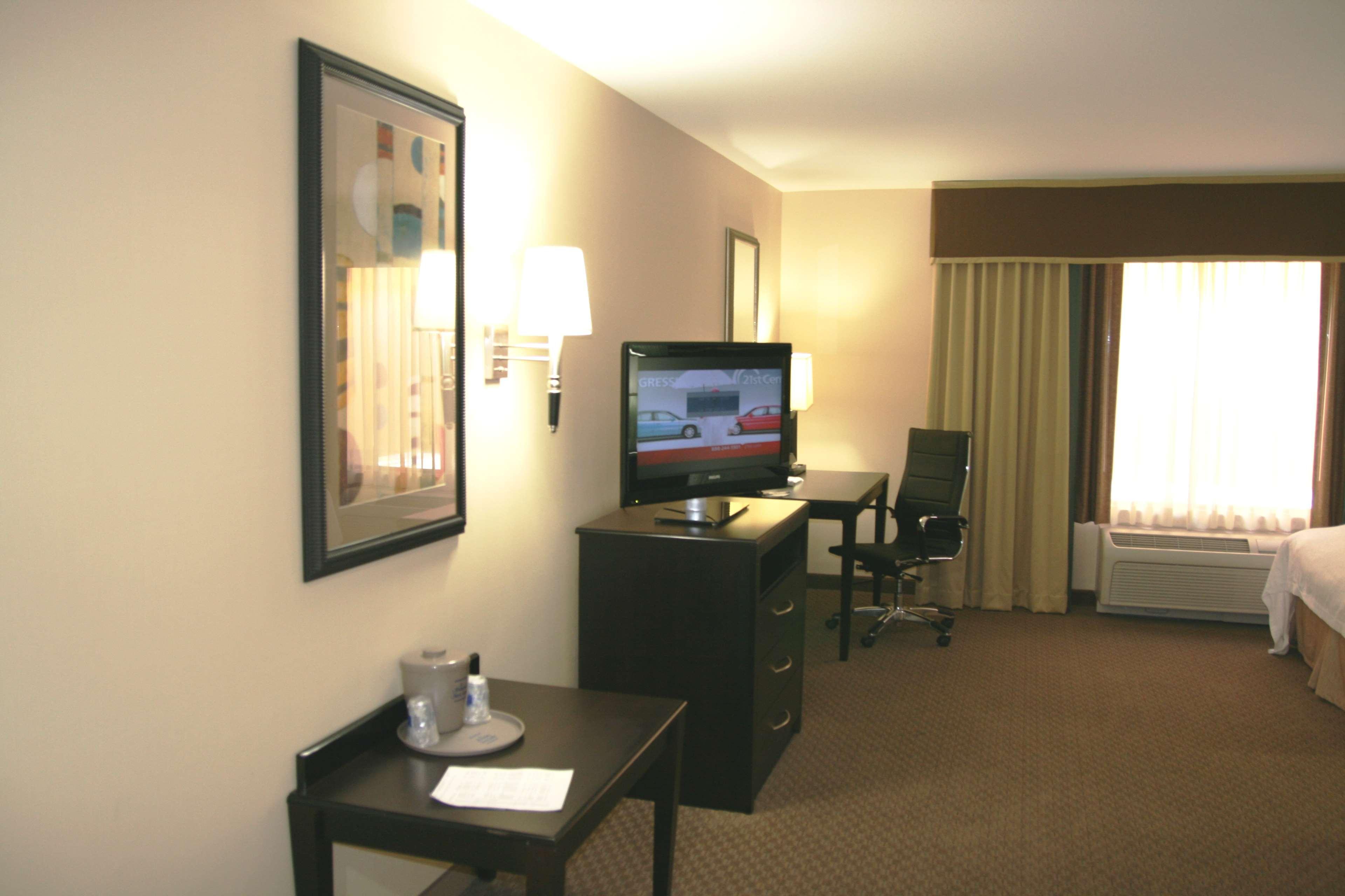 Hampton Inn & Suites Las Vegas Airport Room photo