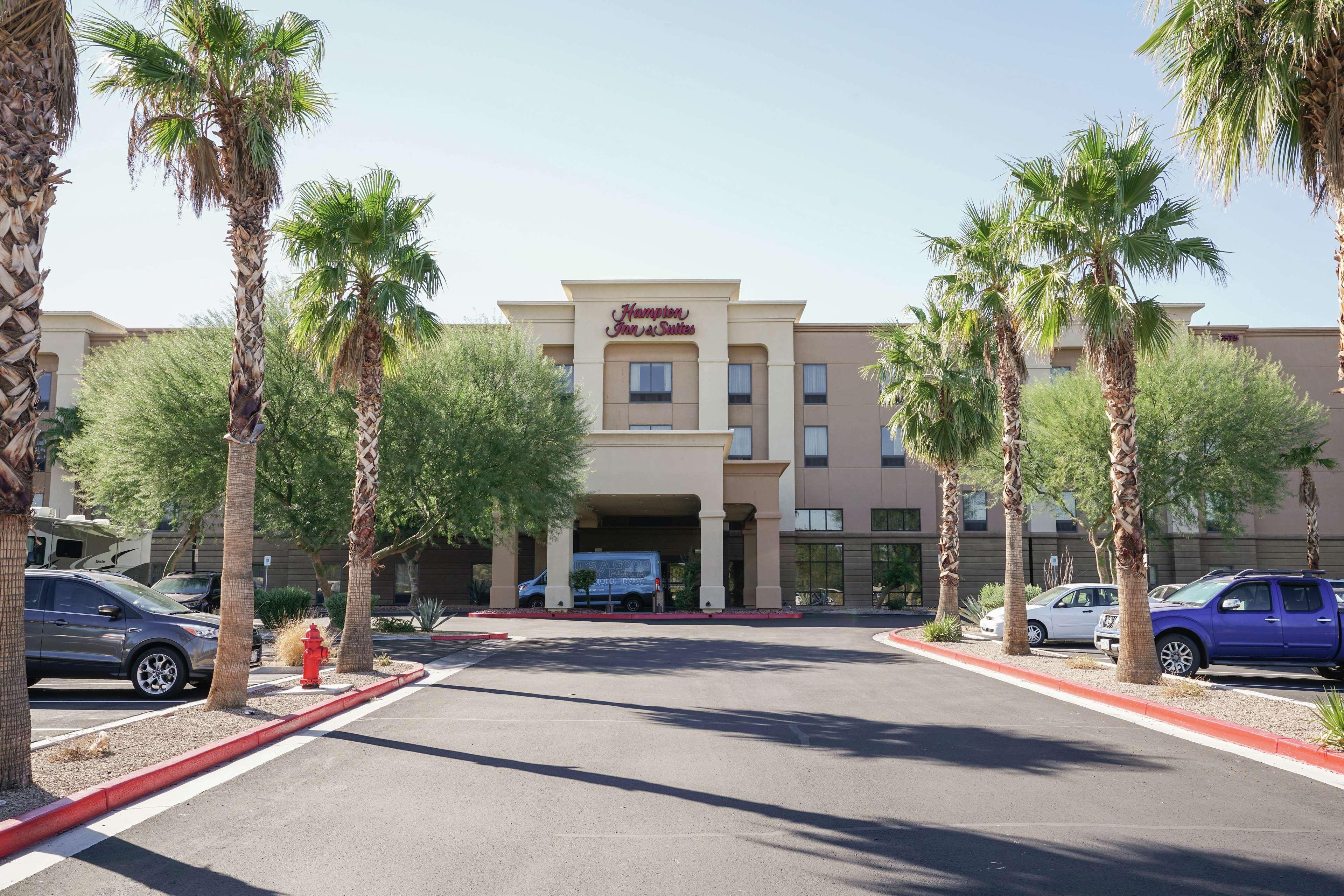 Hampton Inn & Suites Las Vegas Airport Exterior photo