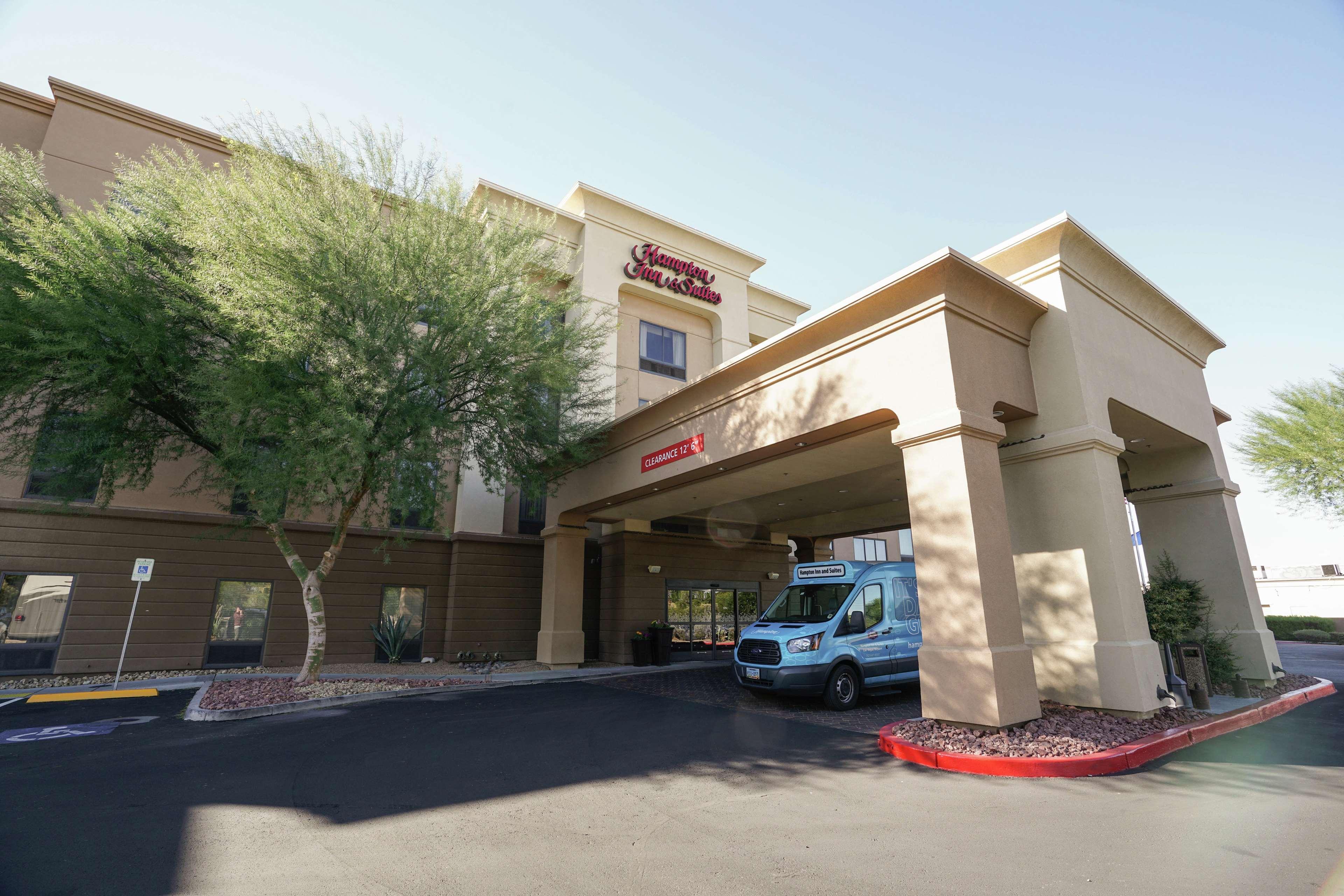 Hampton Inn & Suites Las Vegas Airport Exterior photo