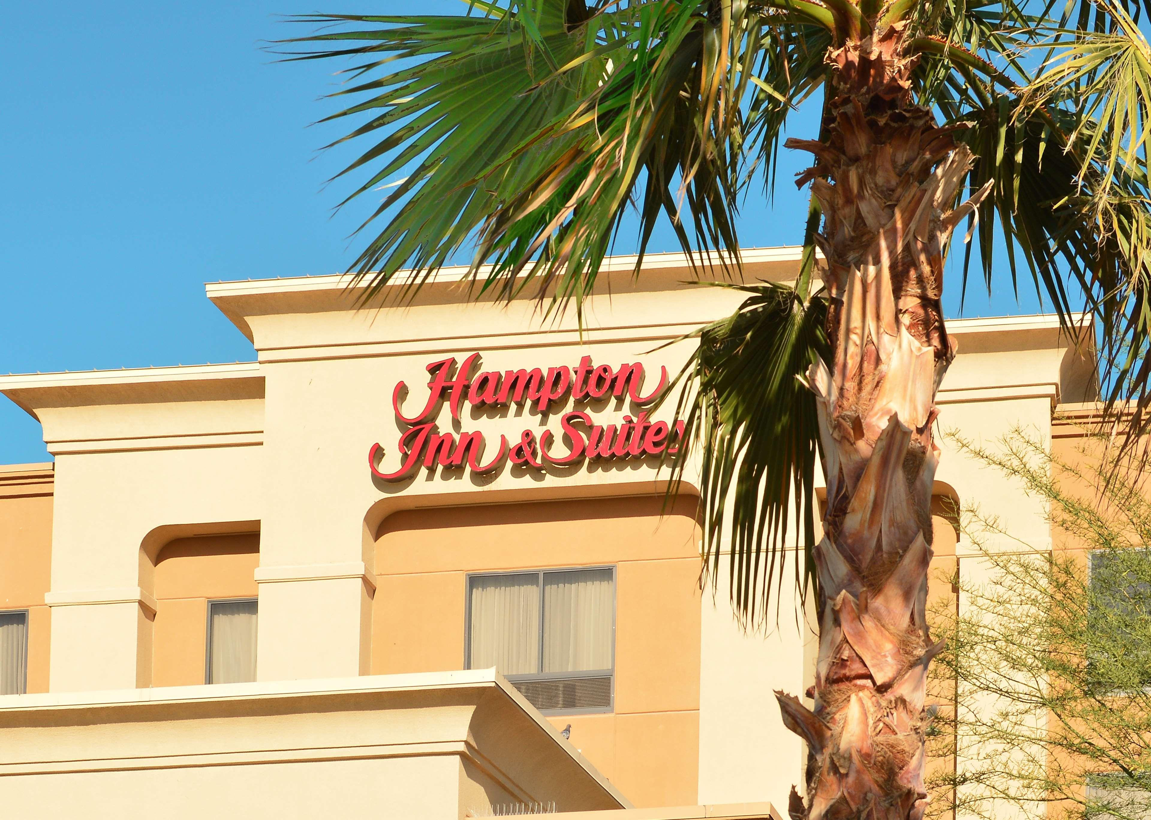 Hampton Inn & Suites Las Vegas Airport Exterior photo