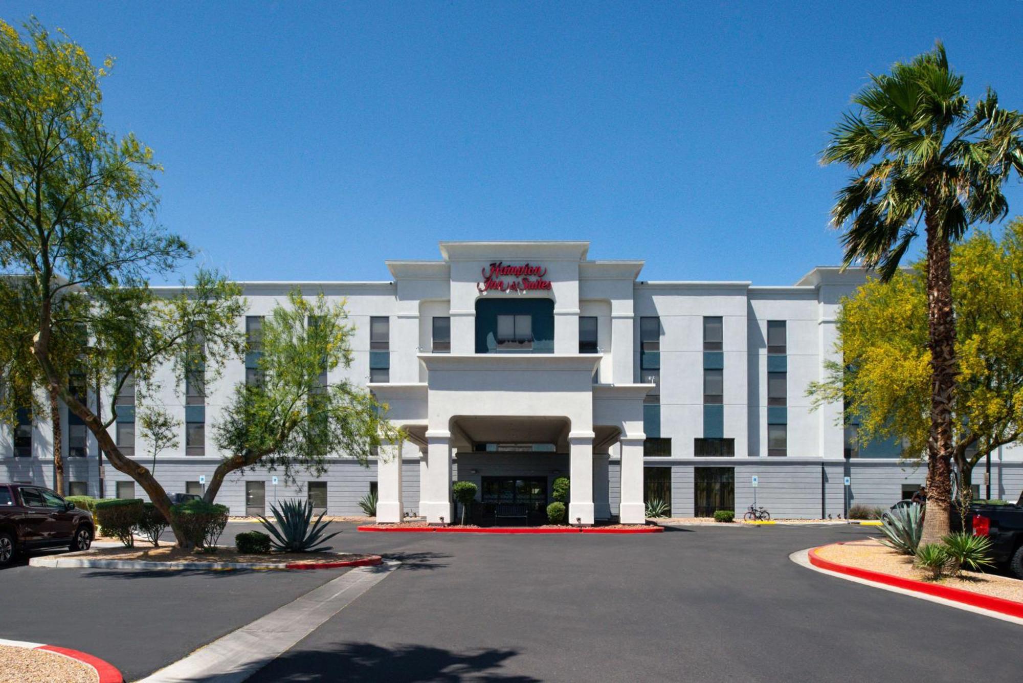 Hampton Inn & Suites Las Vegas Airport Exterior photo