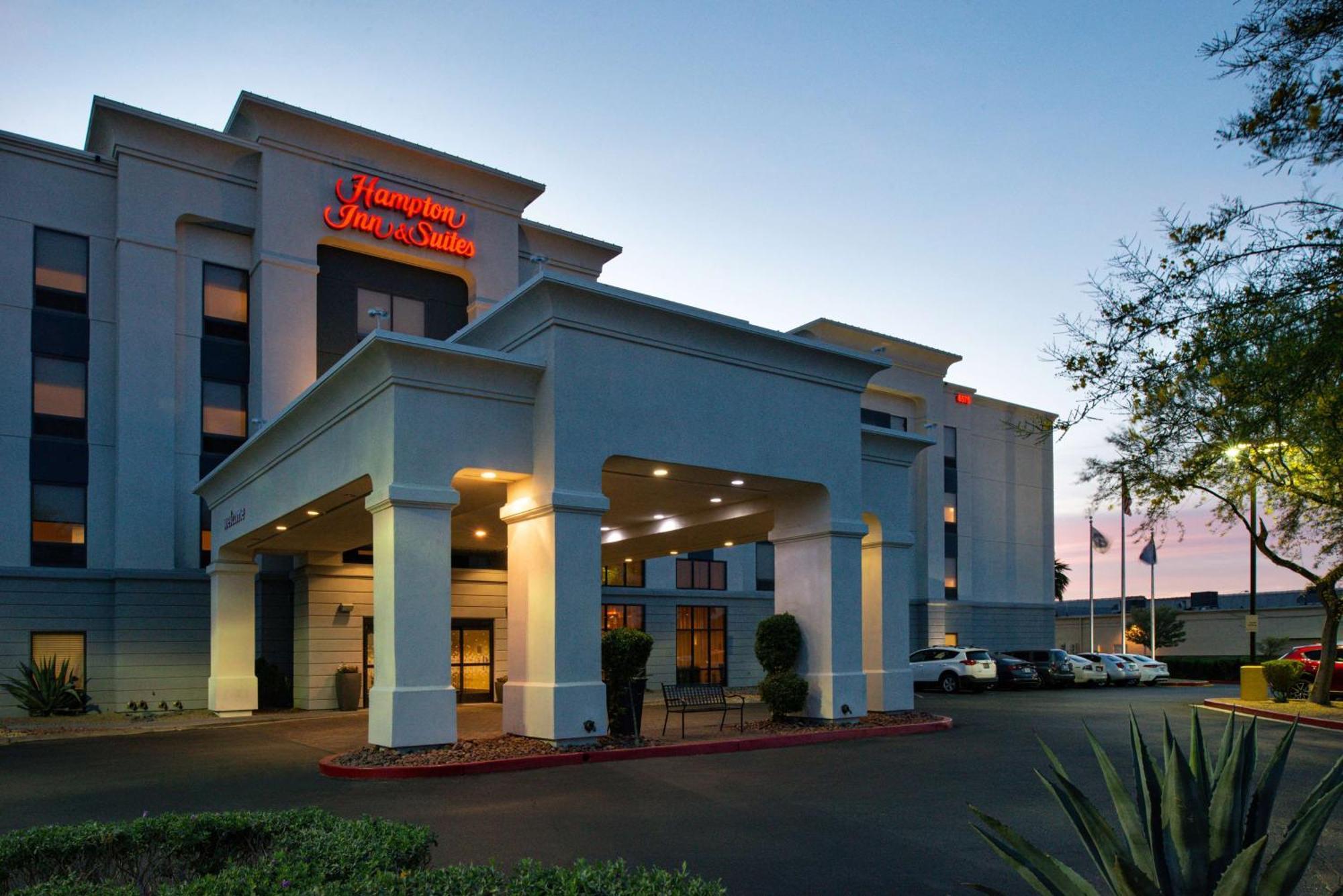 Hampton Inn & Suites Las Vegas Airport Exterior photo